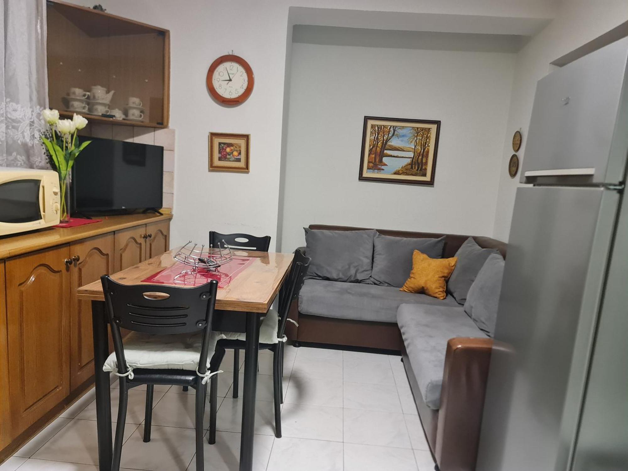 Dani Two Bedroom In Center Of